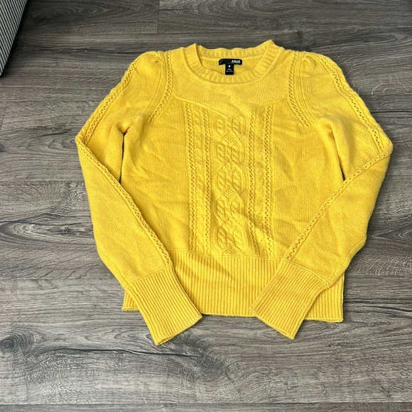 CASHMERE XS Aqua sweater YELLOW 🌼 from Bloomingdale’s - Picture 3 of 6